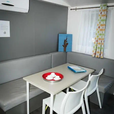 Les Acacias Campingplatz 4*