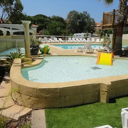 Les Acacias אתר קמפינג 4*