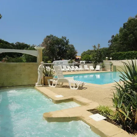 Campsite Les Acacias 4*