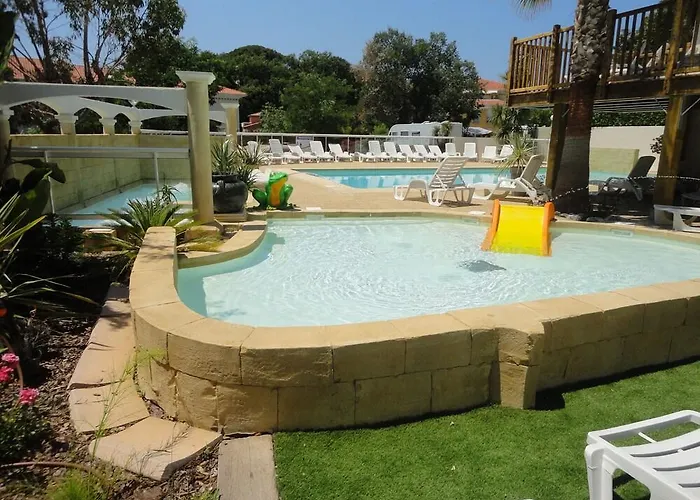 Les Acacias Camping 4*