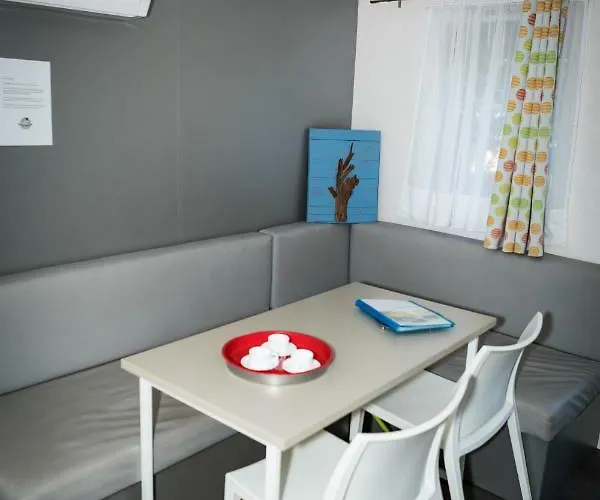 Les Acacias Camping 4*