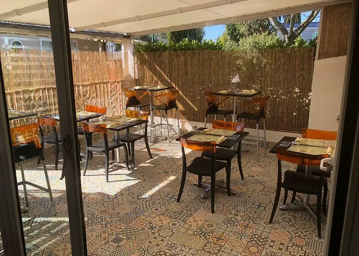 Κάμπινγκ Les Acacias 4*