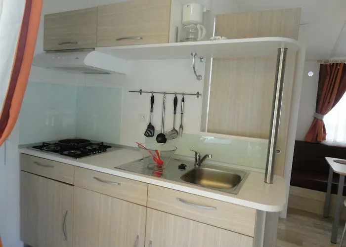 Les Acacias Camping 4*